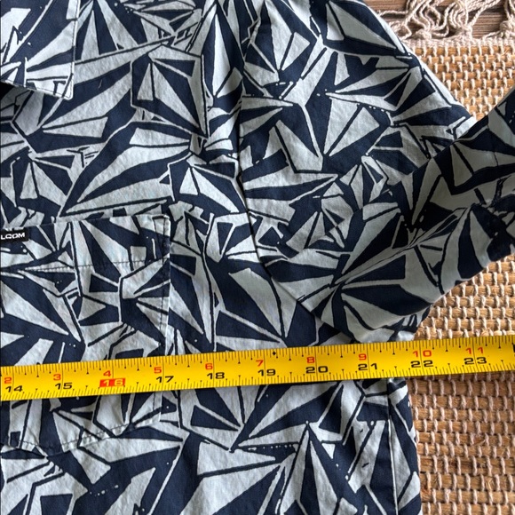 Volcom Abstract Patterned Navy Shirt - Picture 7 of 7